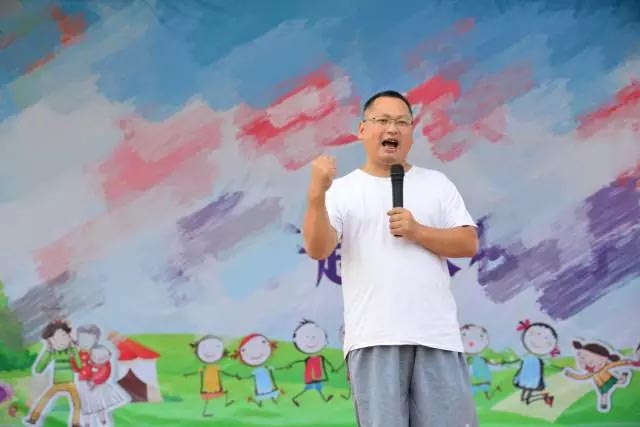 廣東博皓公司總經(jīng)理、鷹之家班主任尹總，為我們本次運(yùn)動(dòng)會(huì)致開幕詞