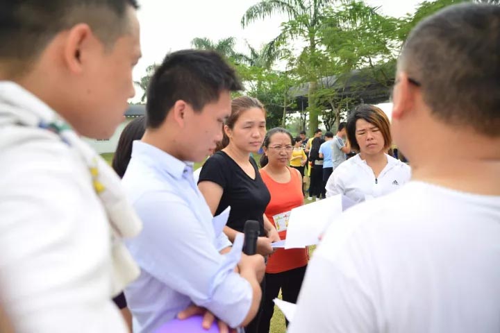 口哨發(fā)令、旗幟落下，比賽的完美呈現(xiàn)，離不開裁判員的辛苦付出，低調(diào)是他們的代名詞