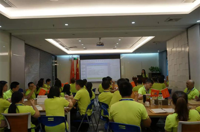 7月13日晚，賴厚平董事長在博皓總部中心會議室給我們進行了關于《客戶價值》的培訓。