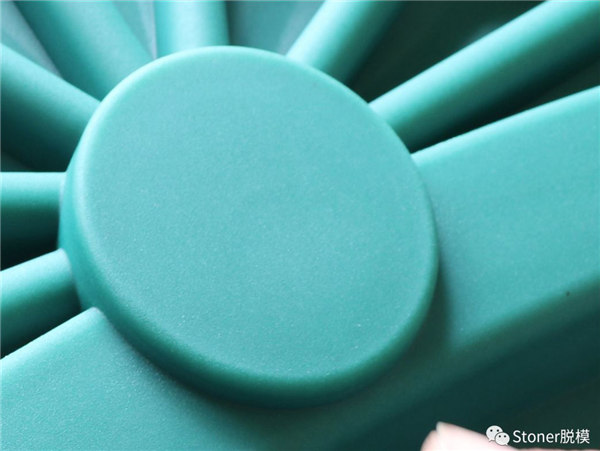 使用Stoner TraSys RotoFlow改善了產(chǎn)品質(zhì)量，提供了沒有針孔的光滑表面！